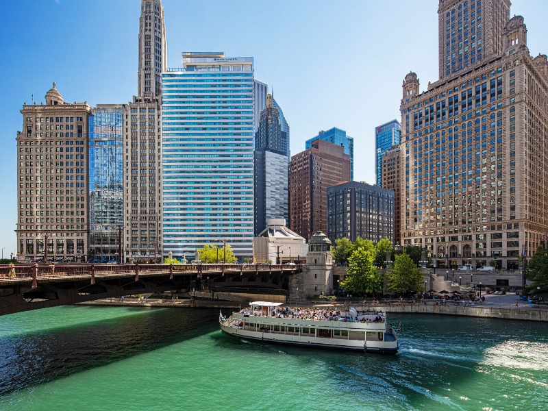 Royal Sonesta with Chicago River